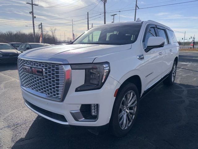 Used 2022 GMC Yukon XL Denali image 3