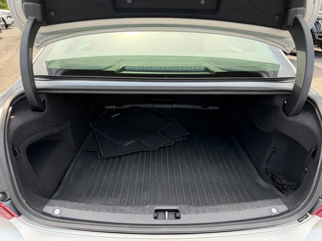 Used 2018 Volvo S90 T5 Momentum w/ Convenience Package FWD image 7