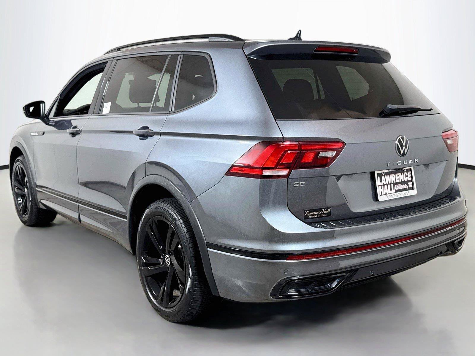 Used 2023 Volkswagen Tiguan SE R-Line FWD image 6