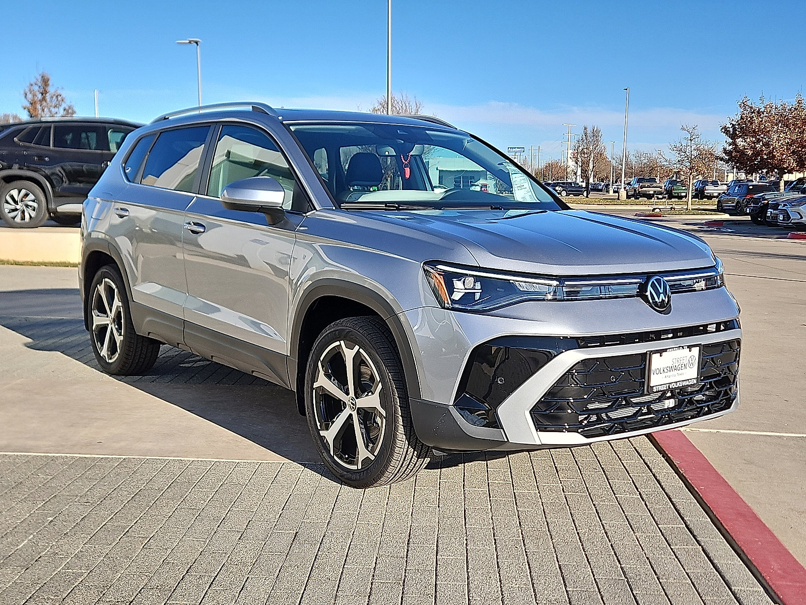 New 2026 Volkswagen Taos SEL image 4