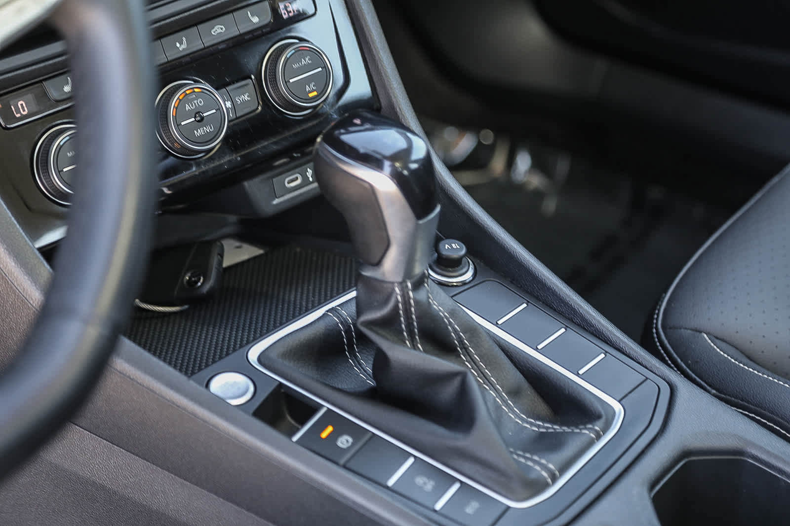 Used 2024 Volkswagen Jetta SE FWD image 20