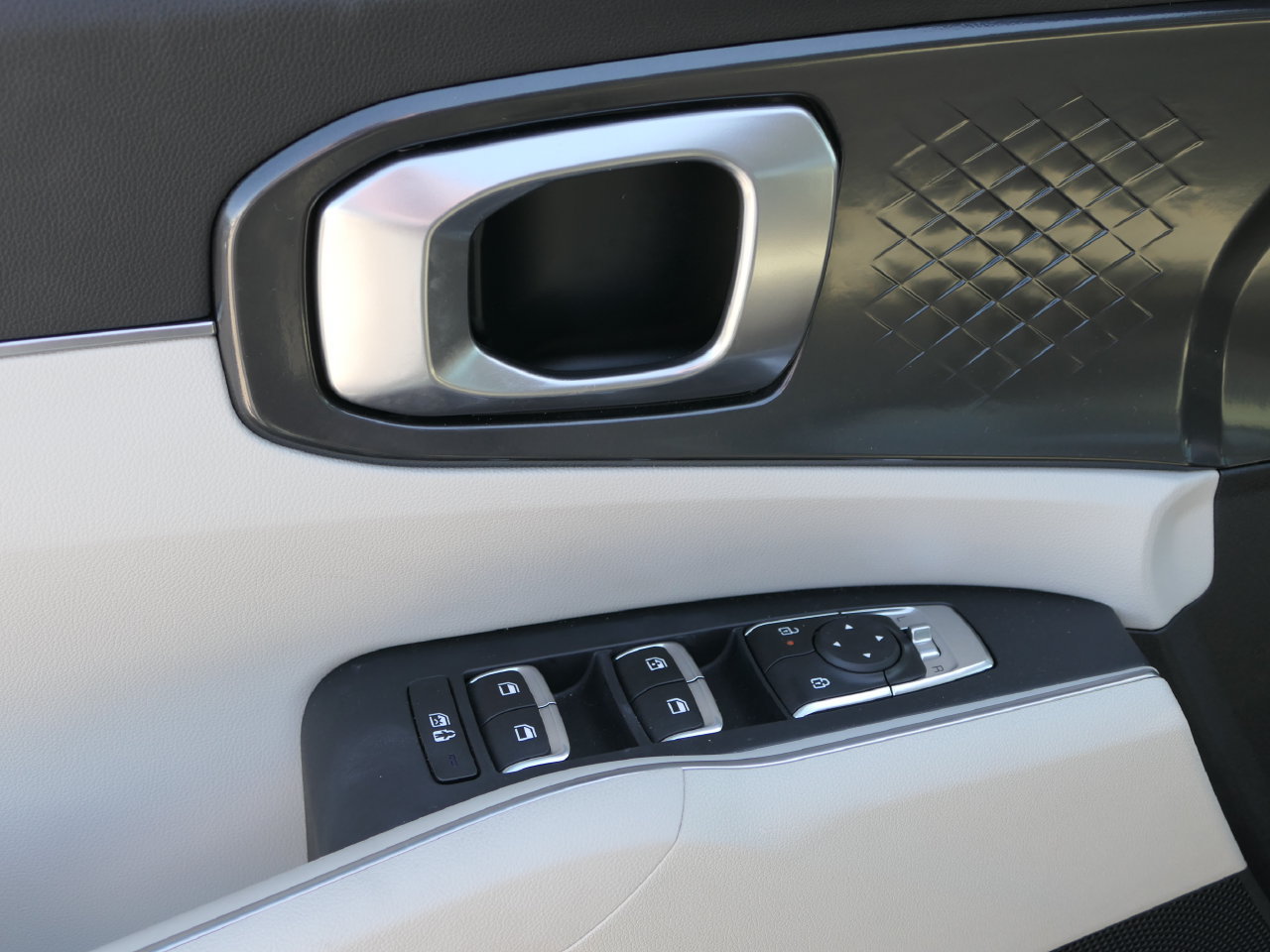 Certified 2025 Kia Sorento EX FWD image 14
