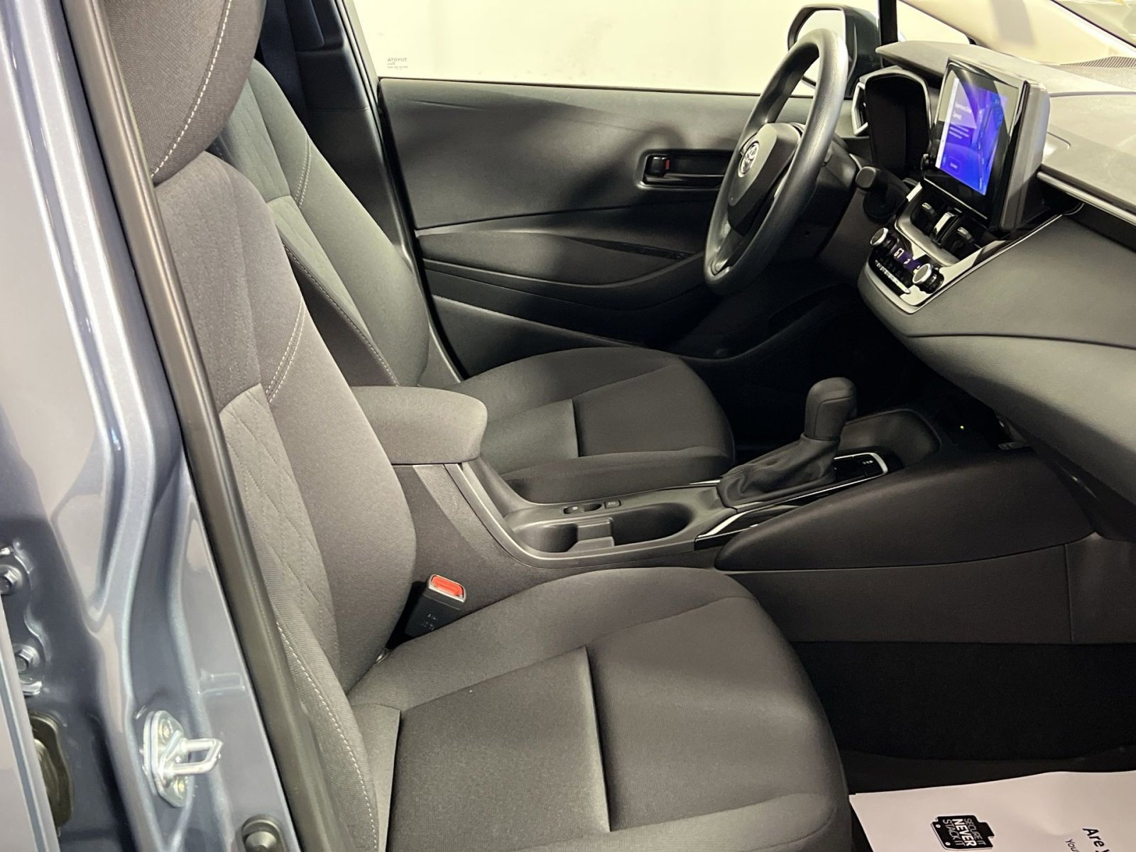 Used 2025 Toyota Corolla LE w/ LE Premium Package image 26