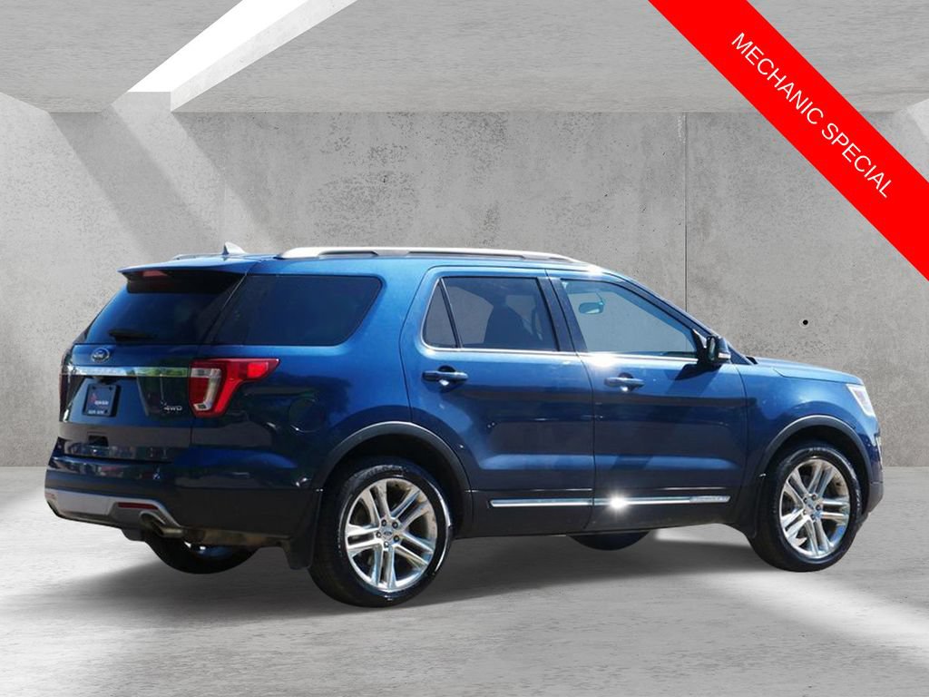 Used 2017 Ford Explorer XLT w/ Equipment Group 202A AWD/4WD image 3