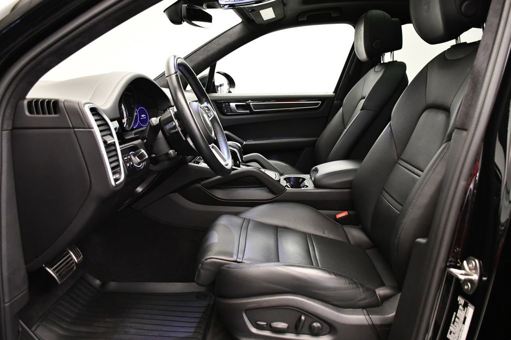 Certified 2023 Porsche Cayenne GTS image 5