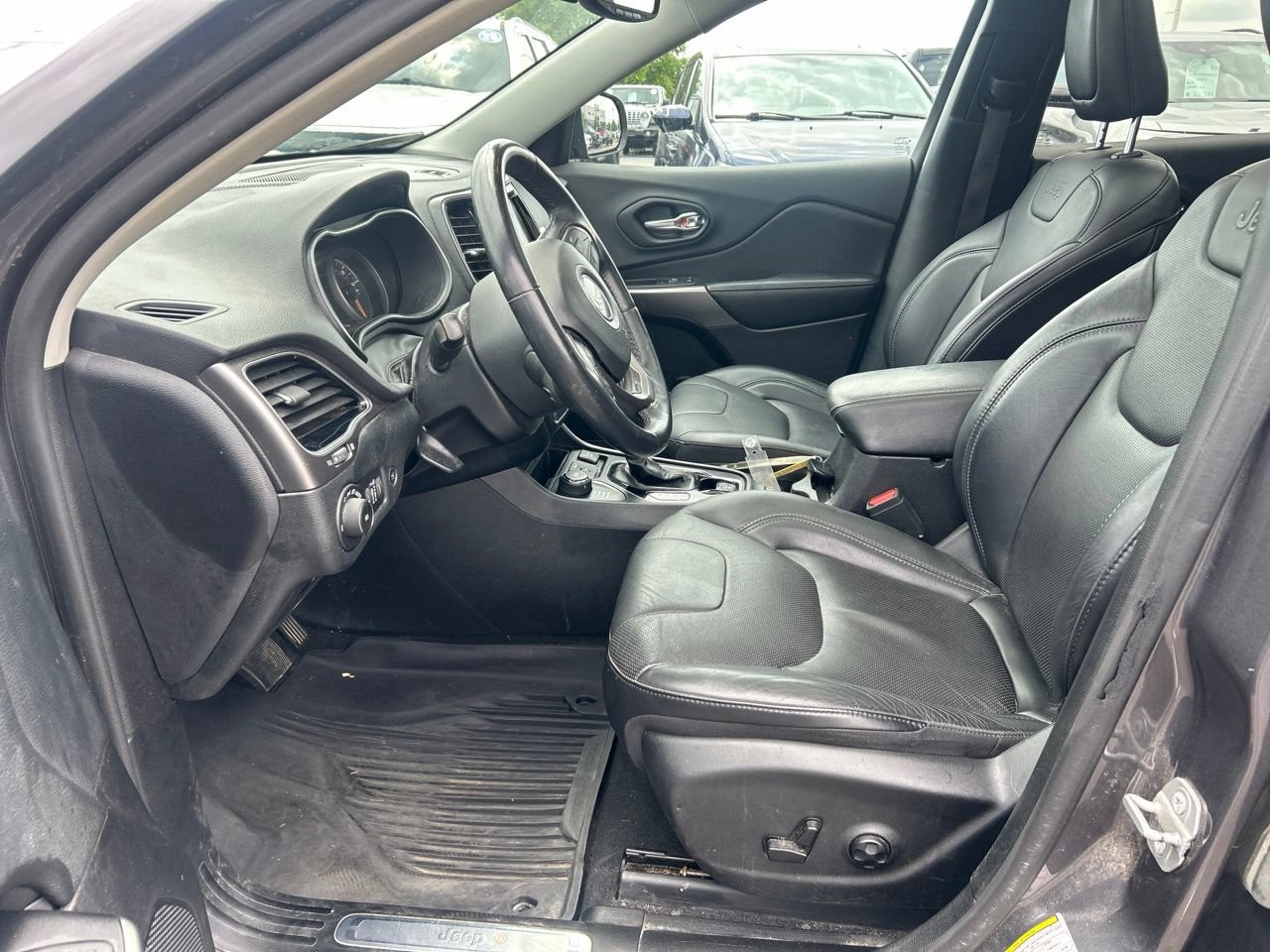 Used 2019 Jeep Cherokee Limited AWD/4WD image 11