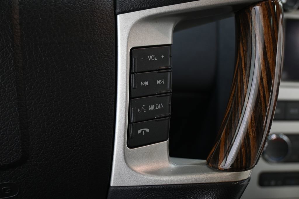 Used 2010 Lincoln MKX AWD image 19