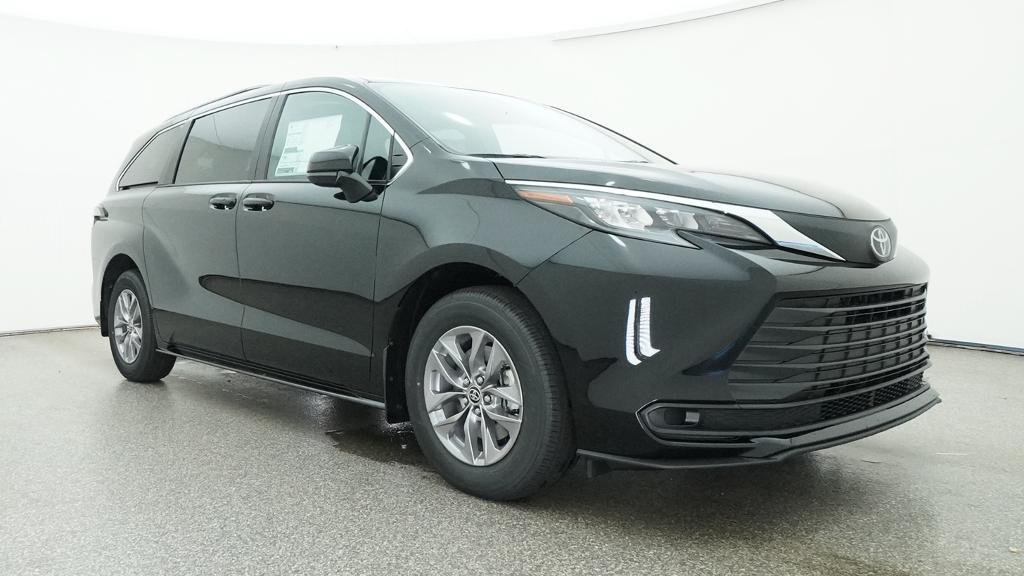 New 2026 Toyota Sienna LE FWD image 9
