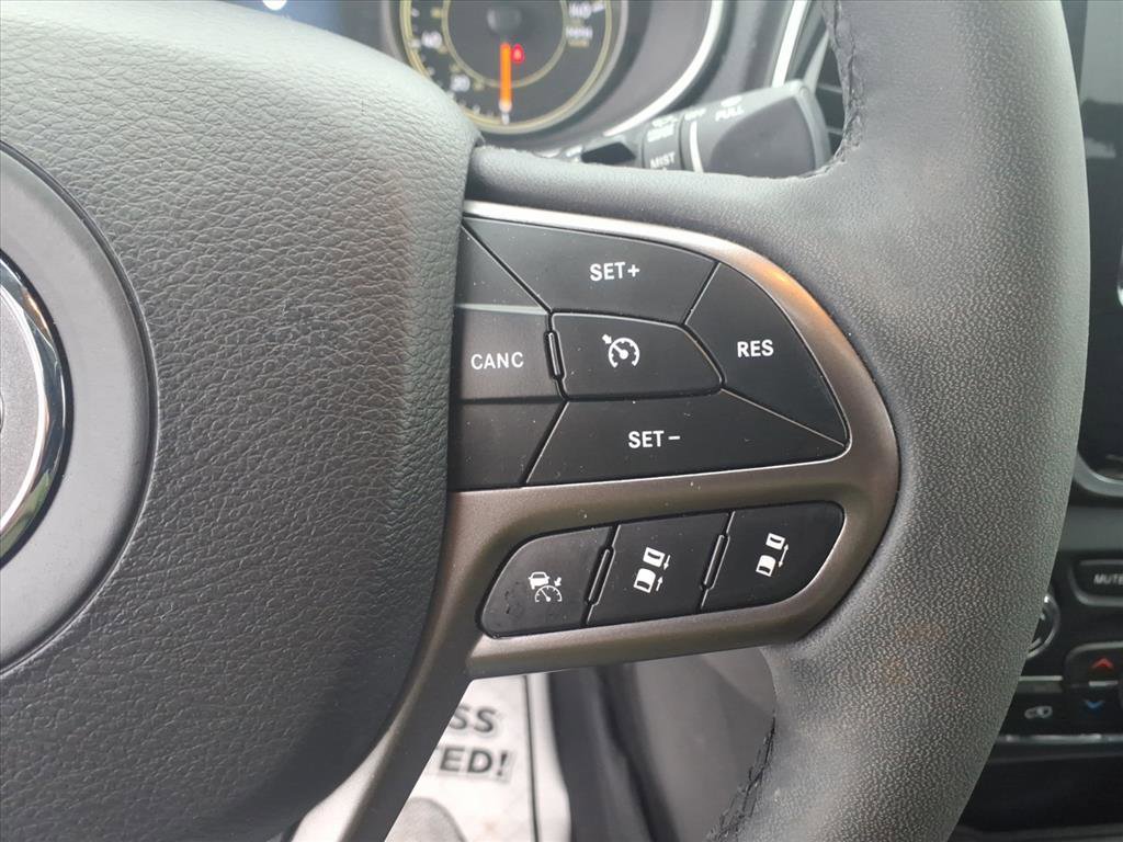 Used 2022 Jeep Cherokee Limited w/ Mopar Interior Package AWD/4WD image 17