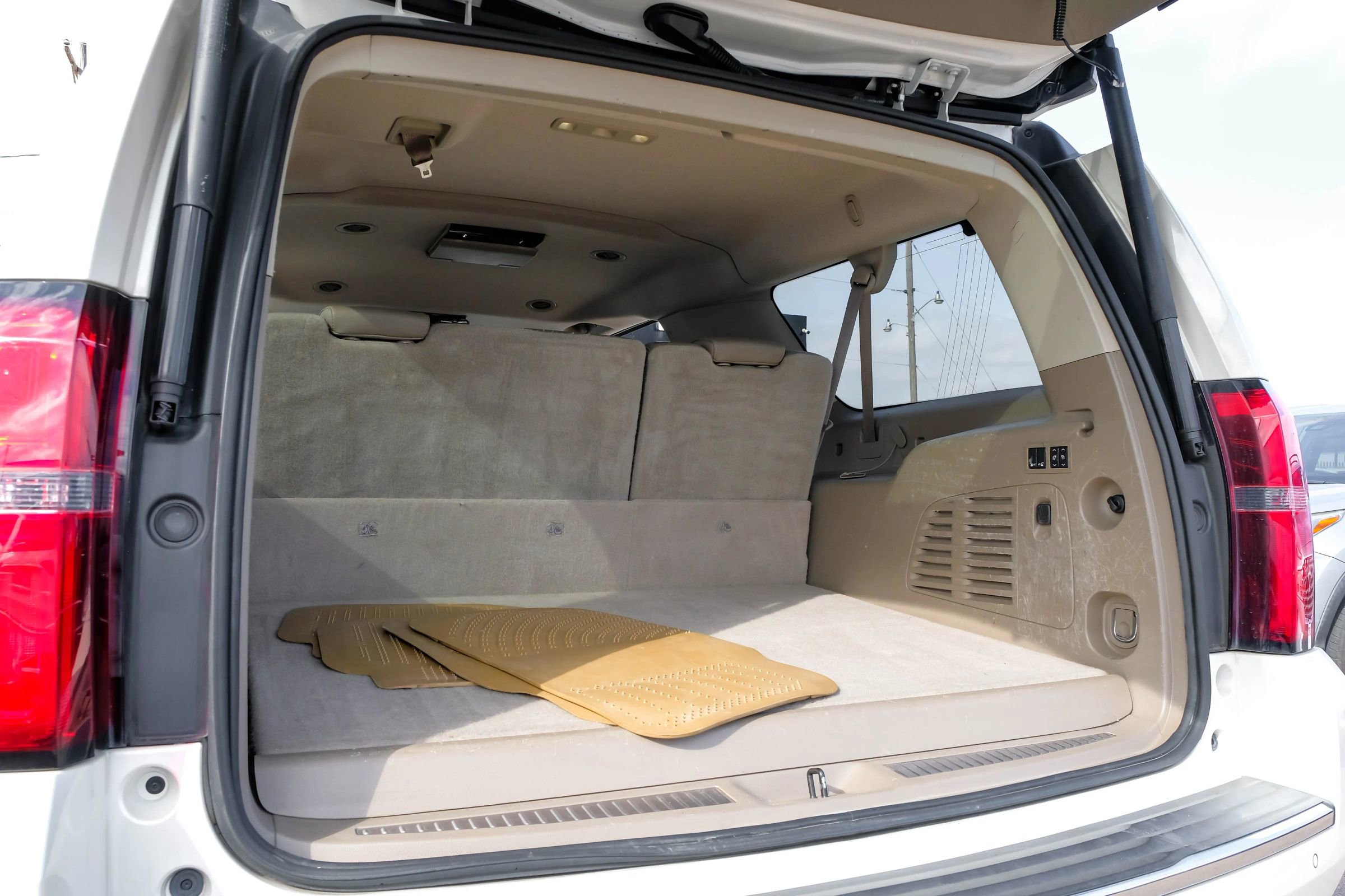 Used 2015 Chevrolet Suburban LTZ image 65