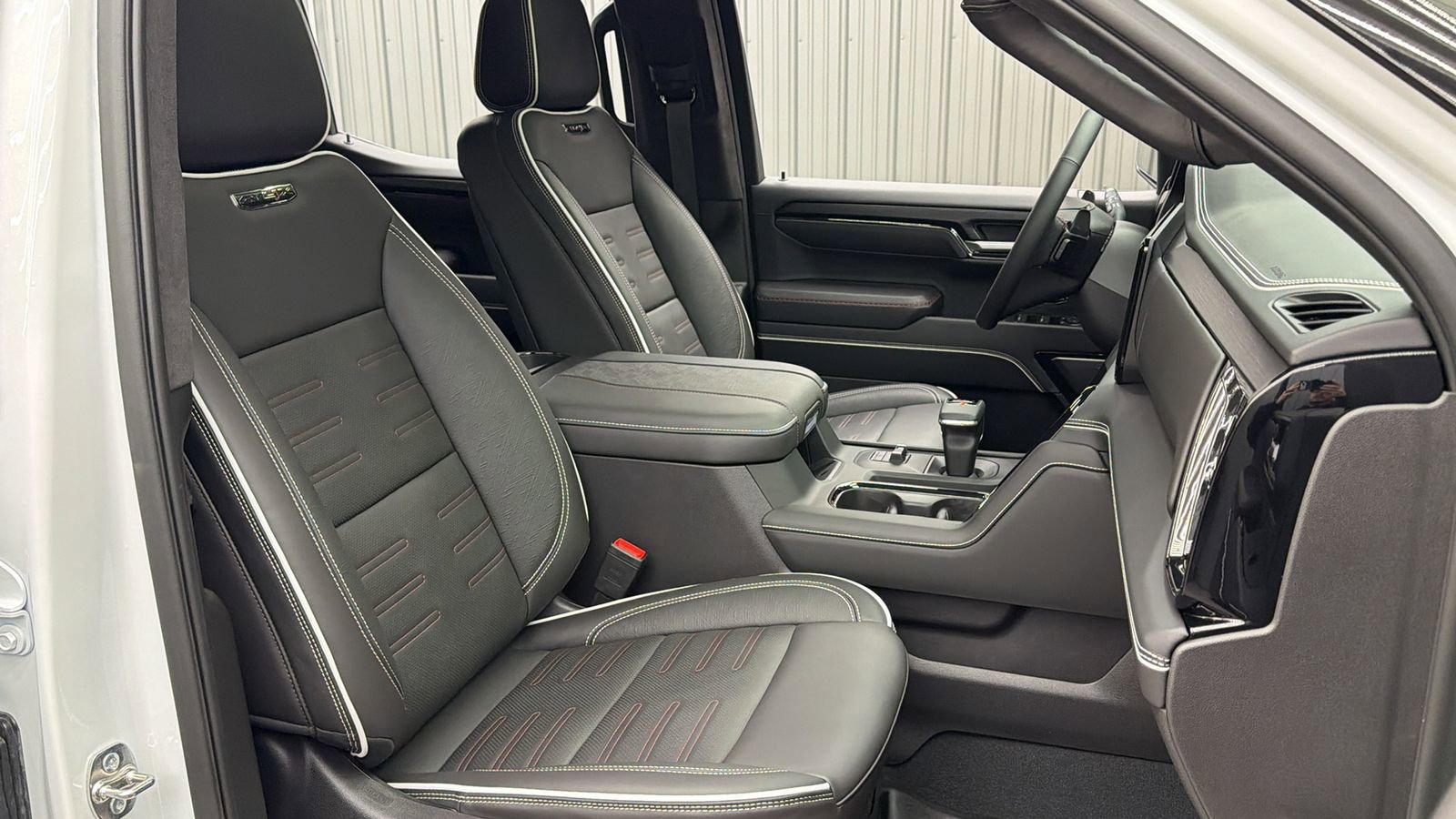 Used 2025 GMC Sierra 1500 AT4X image 41