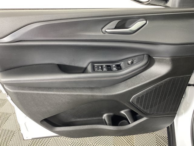 Used 2023 Jeep Grand Cherokee L Altitude AWD/4WD image 14