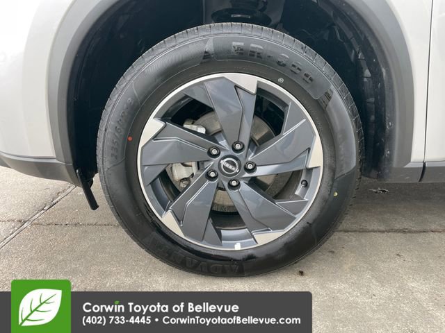 Used 2025 Nissan Rogue SV image 26