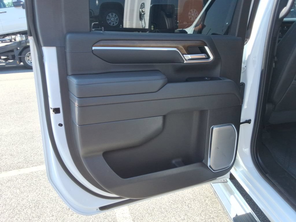Certified 2025 Chevrolet Silverado 3500 High Country w/ High Country Premium Package AWD/4WD image 16