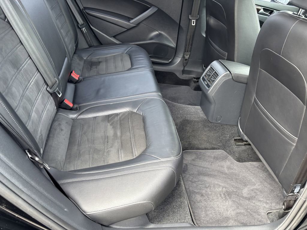 Used 2015 Volkswagen Passat TDI SEL Premium image 26