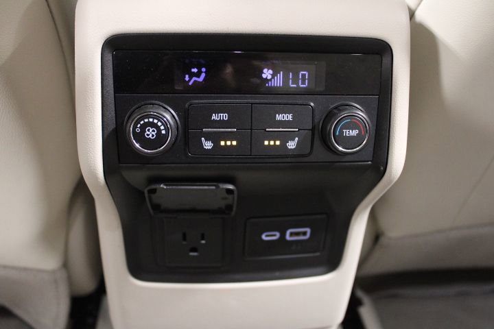 Used 2021 GMC Acadia Denali w/ Denali Technology Package AWD/4WD image 23