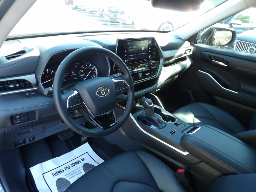 Used 2021 Toyota Highlander XLE FWD image 9