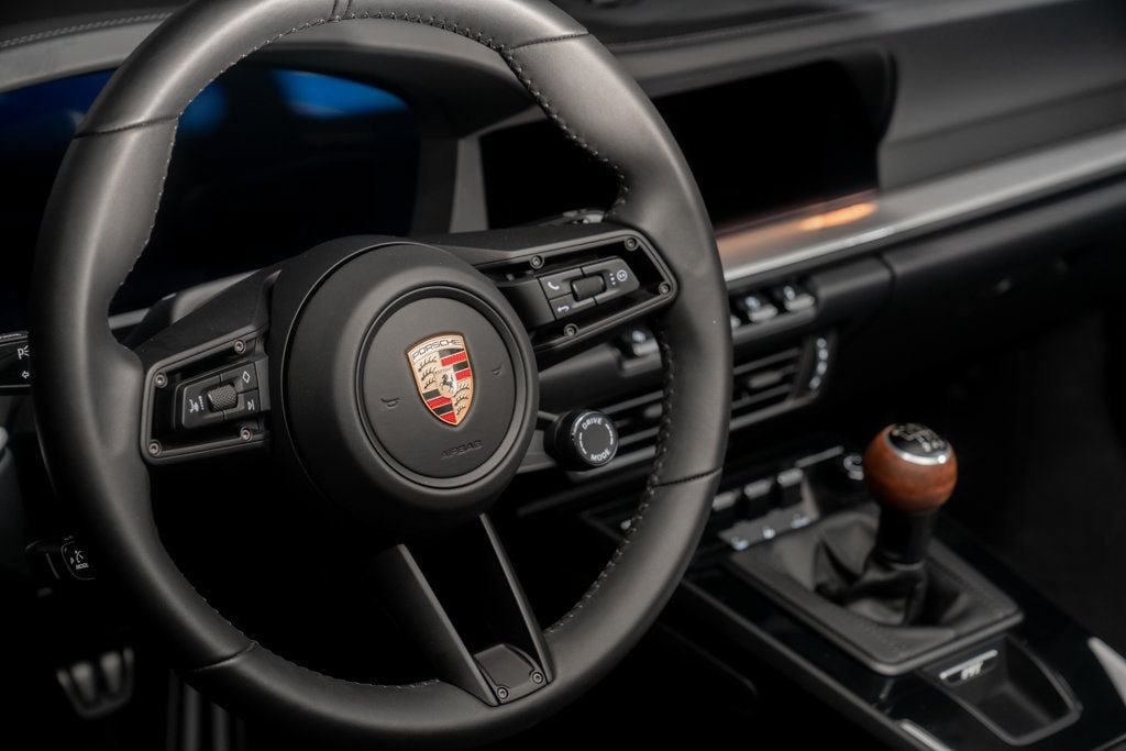 Used 2025 Porsche 911 Carrera T RWD image 19