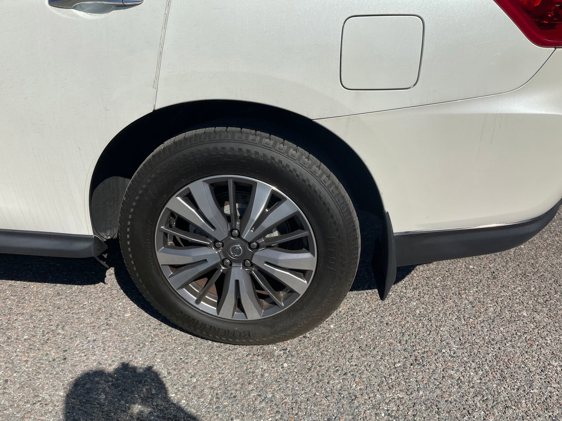 Used 2019 Nissan Pathfinder SV image 9