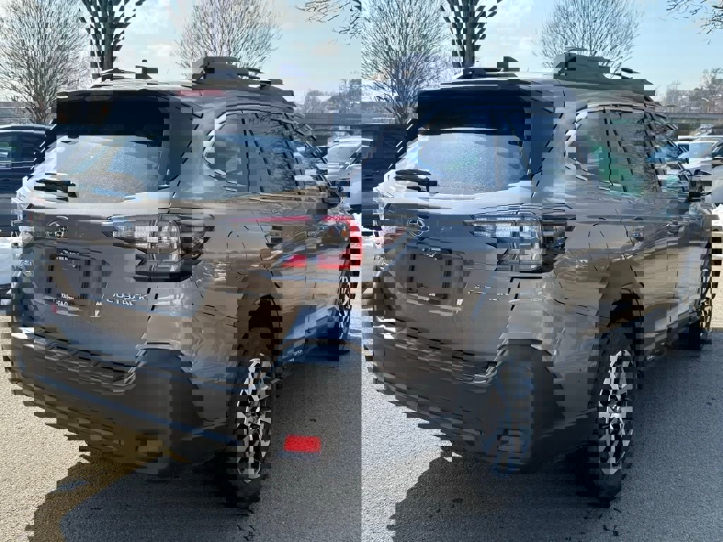Used 2024 Subaru Outback Premium image 5