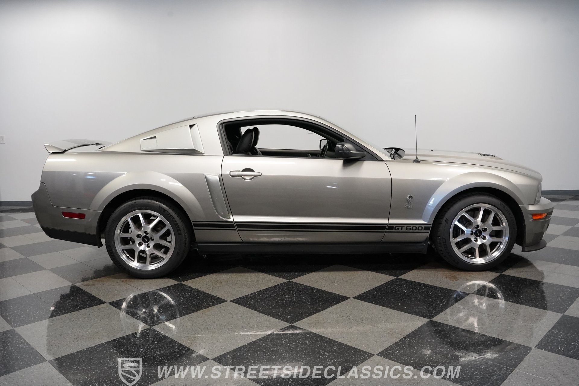 Used 2009 Ford Mustang Shelby GT500 RWD image 15