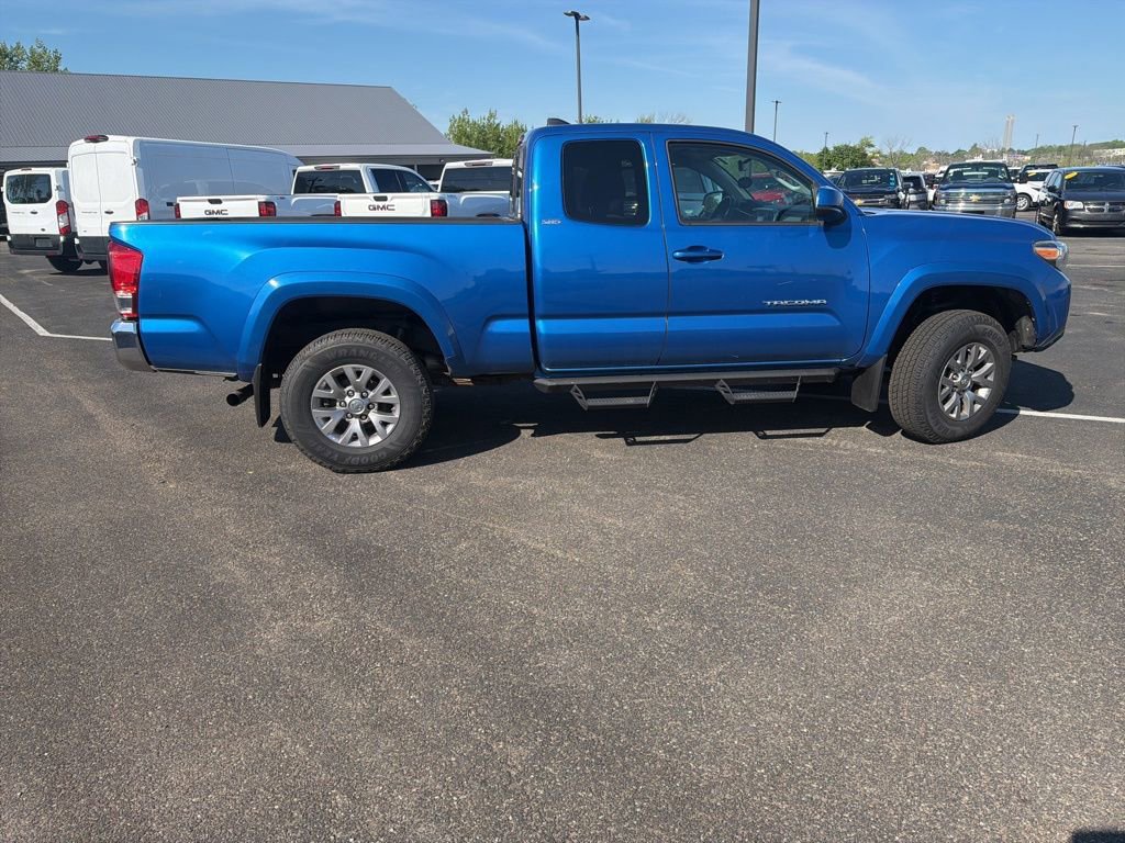 Used 2016 Toyota Tacoma SR5 AWD/4WD image 8