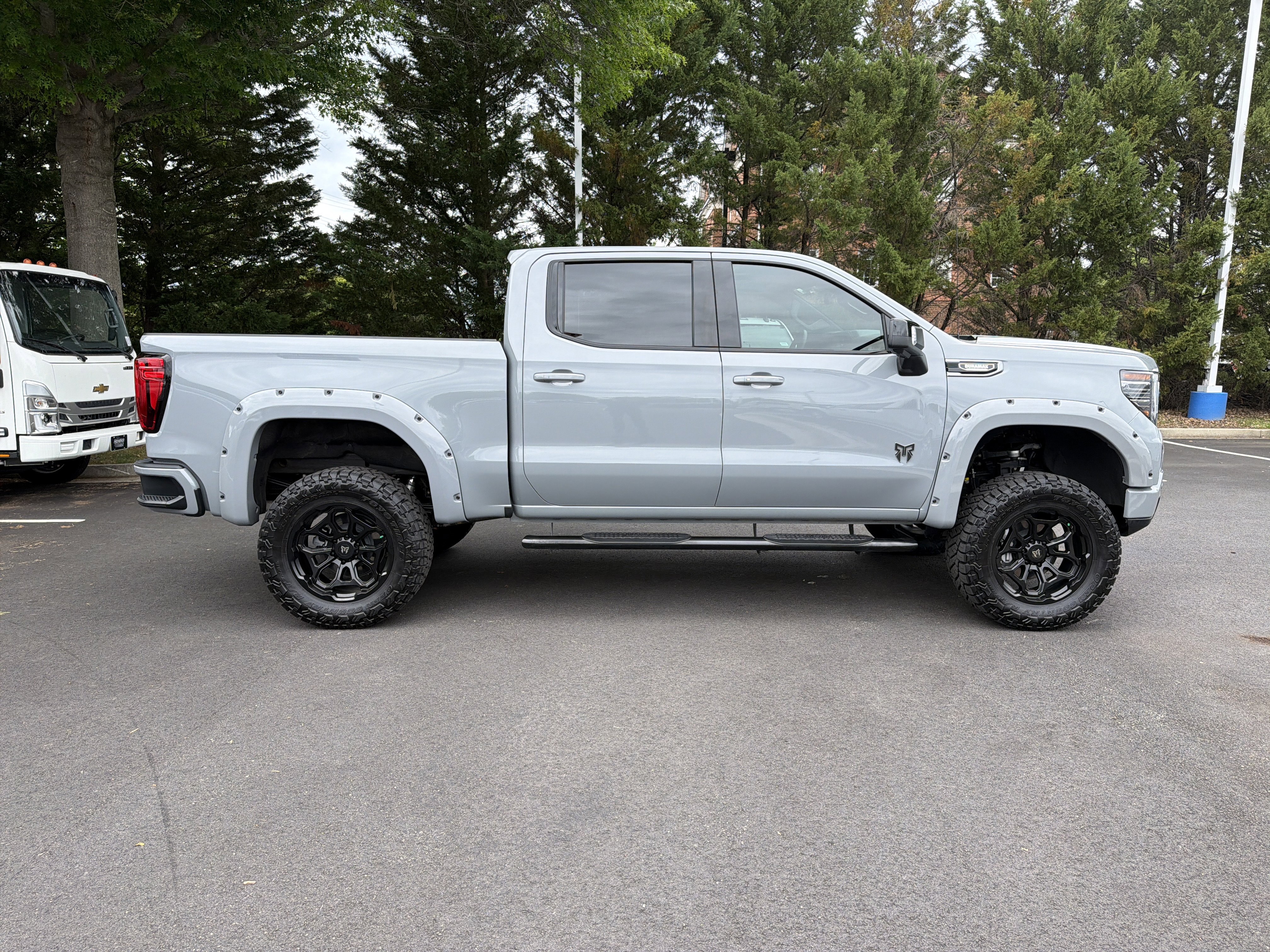 Used 2025 GMC Sierra 1500 AT4 w/ AT4 Premium Package AWD/4WD image 11