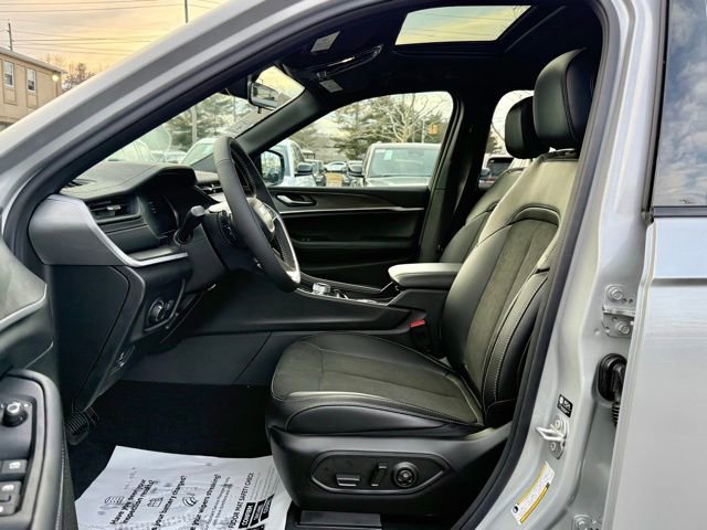 New 2026 Jeep Grand Cherokee Altitude image 21