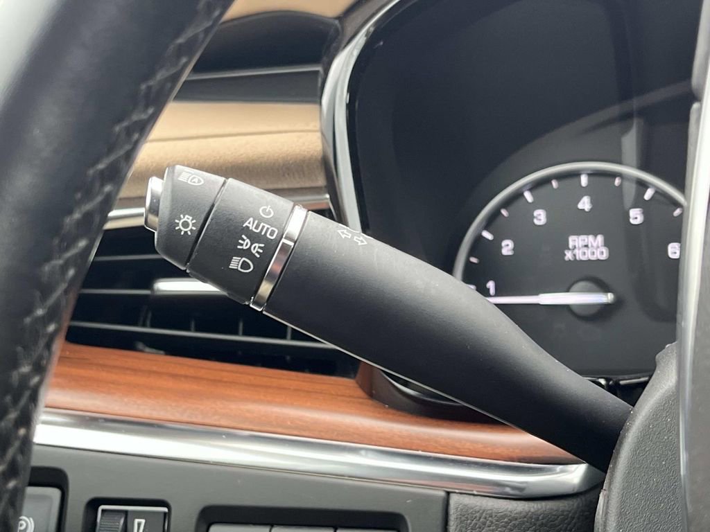 Used 2017 Cadillac XT5 Platinum w/ Driver Assist Package image 34