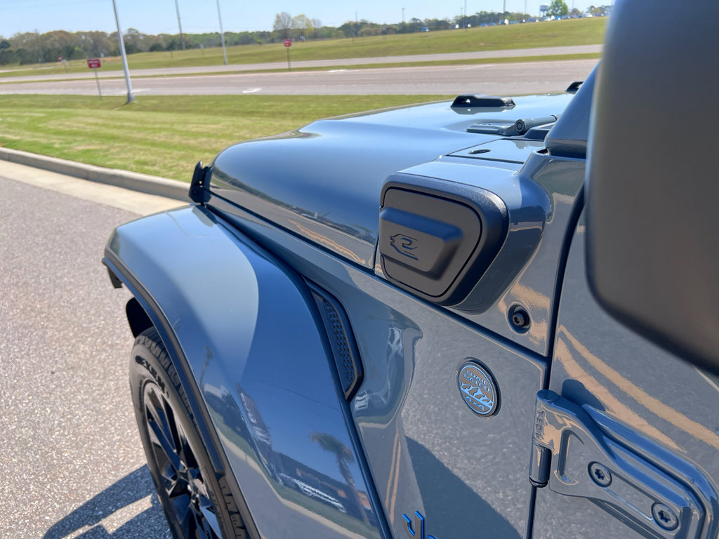 Used 2025 Jeep Wrangler Sahara w/ Safety Group image 17