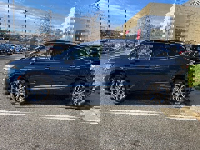 Used 2022 Buick Enclave Avenir image 2