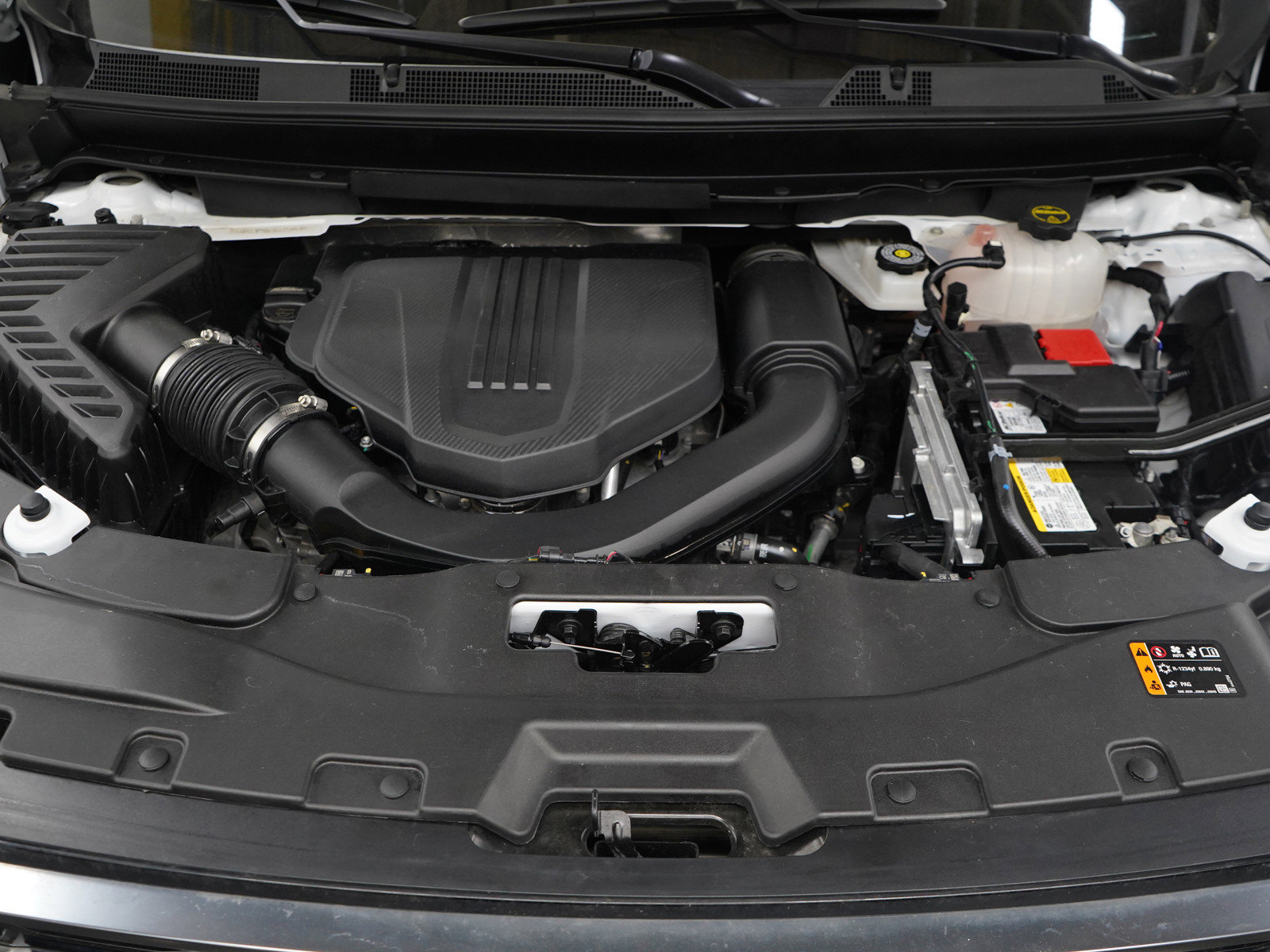 Used 2025 GMC Acadia AT4 AWD/4WD image 35
