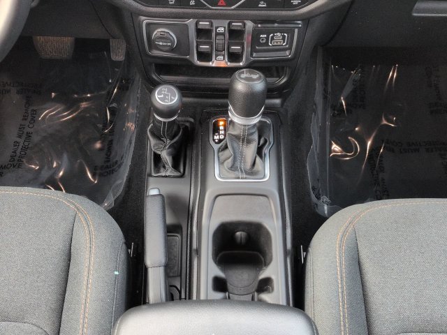 Used 2024 Jeep Wrangler Unlimited Sport AWD/4WD image 19