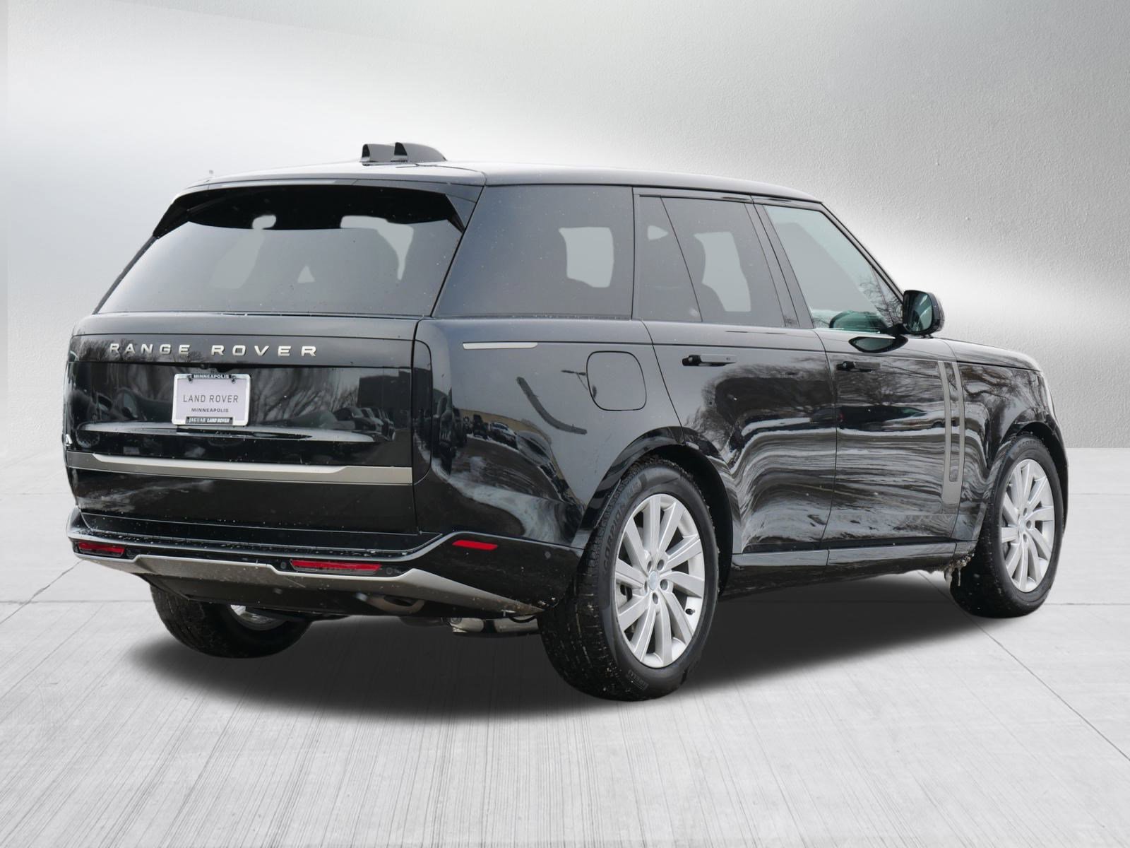 New 2025 Land Rover Range Rover SE image 2