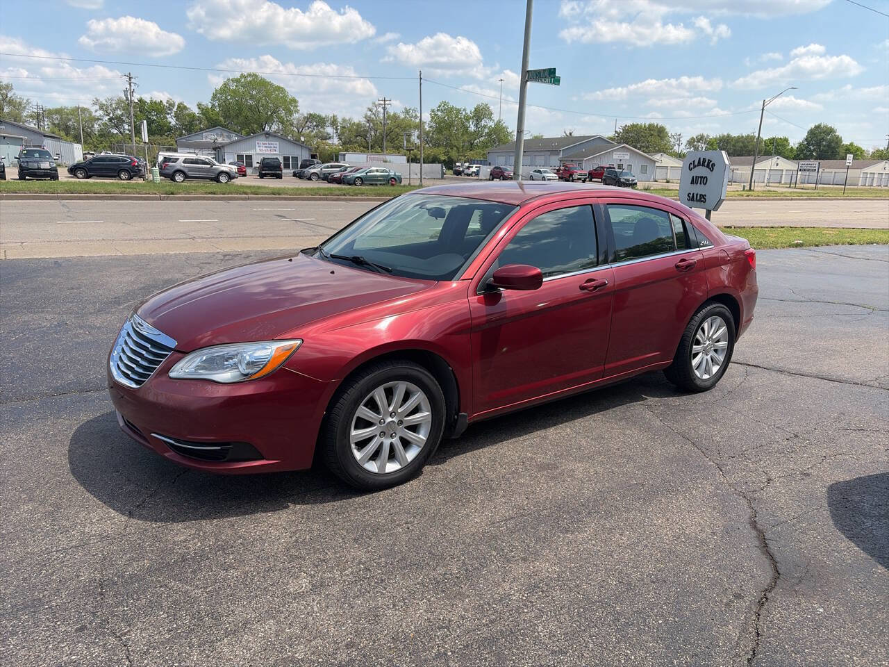 Used 2013 Chrysler 200 Touring FWD image 5