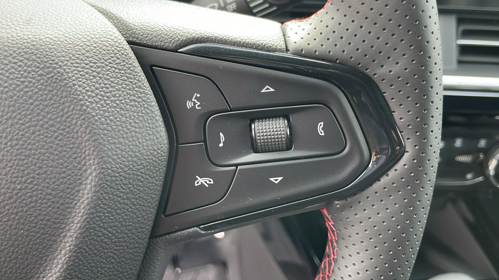 New 2026 Chevrolet Trax RS w/ Sunroof Package FWD image 26