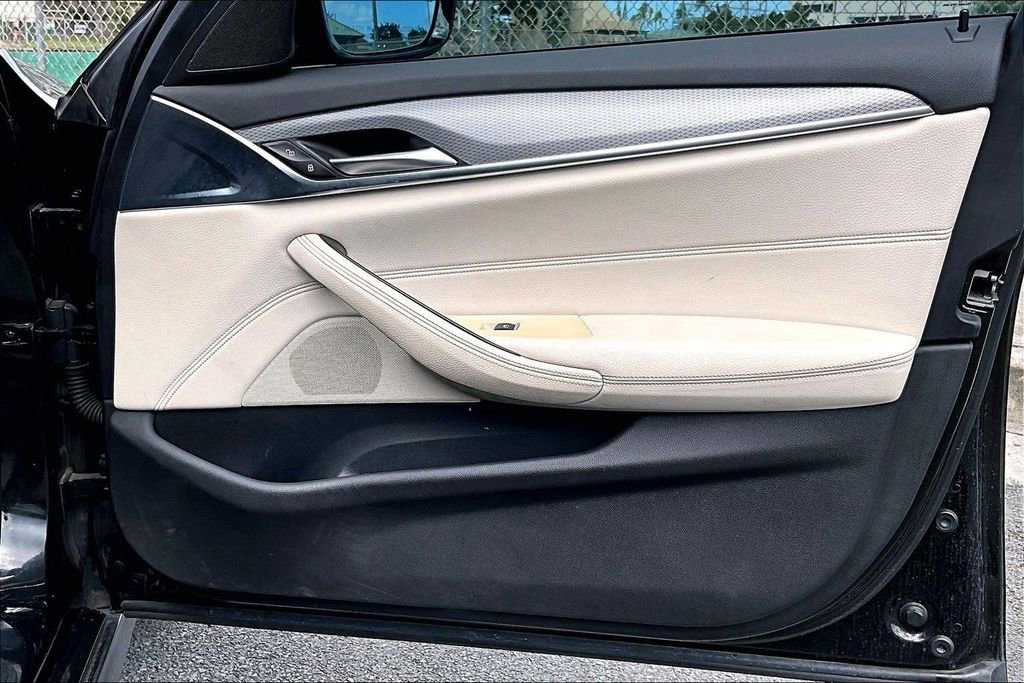 Used 2019 BMW 530e w/ M Sport Package image 19