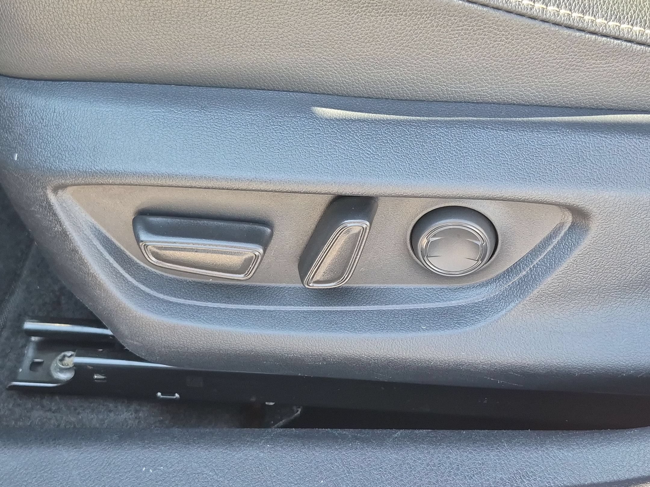 Used 2025 Toyota Camry SE FWD image 16