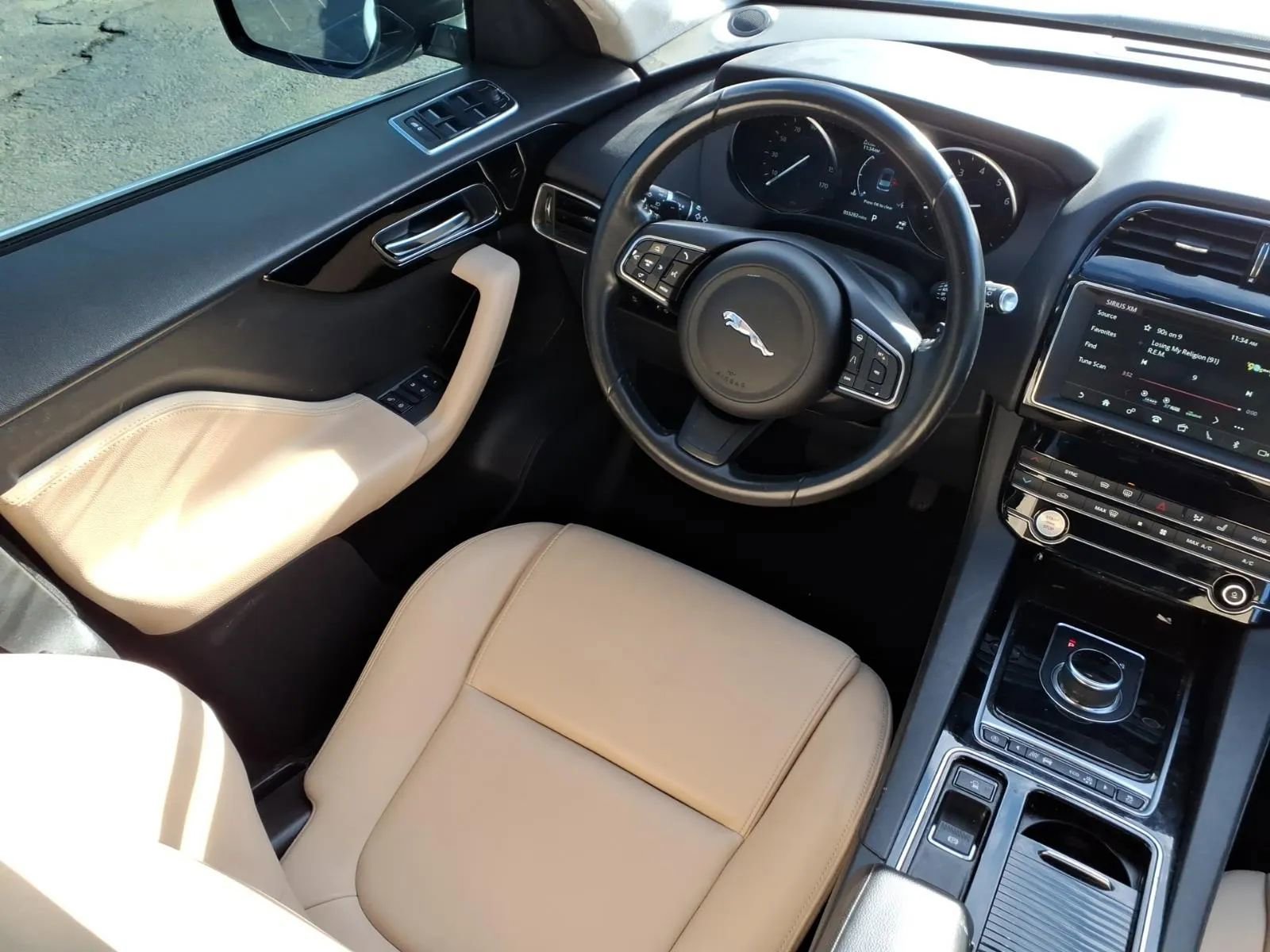 Used 2020 Jaguar F-PACE Premium image 17