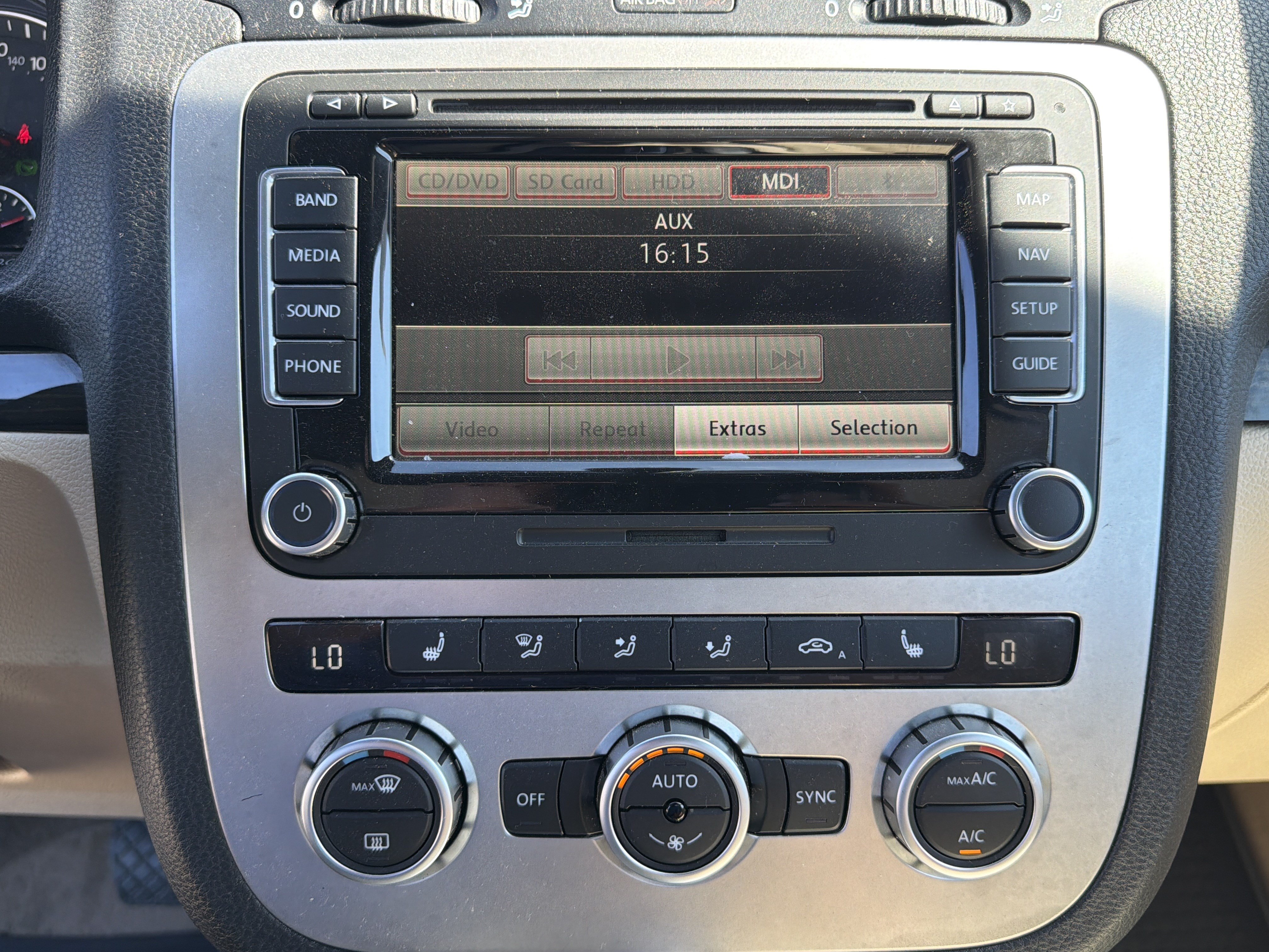 Used 2013 Volkswagen Eos Lux FWD image 18