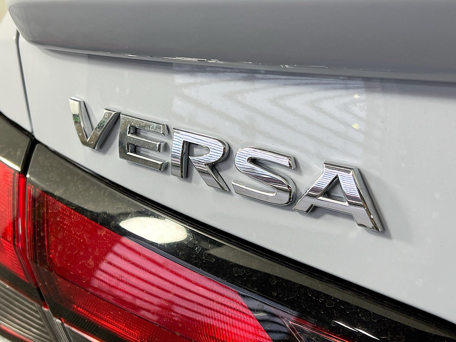 New 2025 Nissan Versa SR w/ Trunk Package FWD image 32