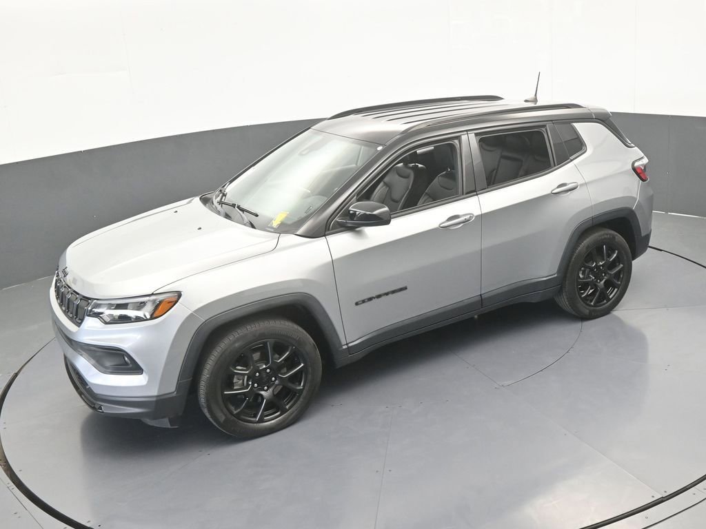 Used 2022 Jeep Compass Latitude FWD image 42
