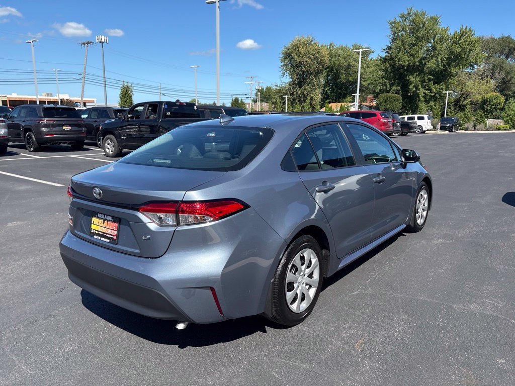 Used 2025 Toyota Corolla LE FWD image 5