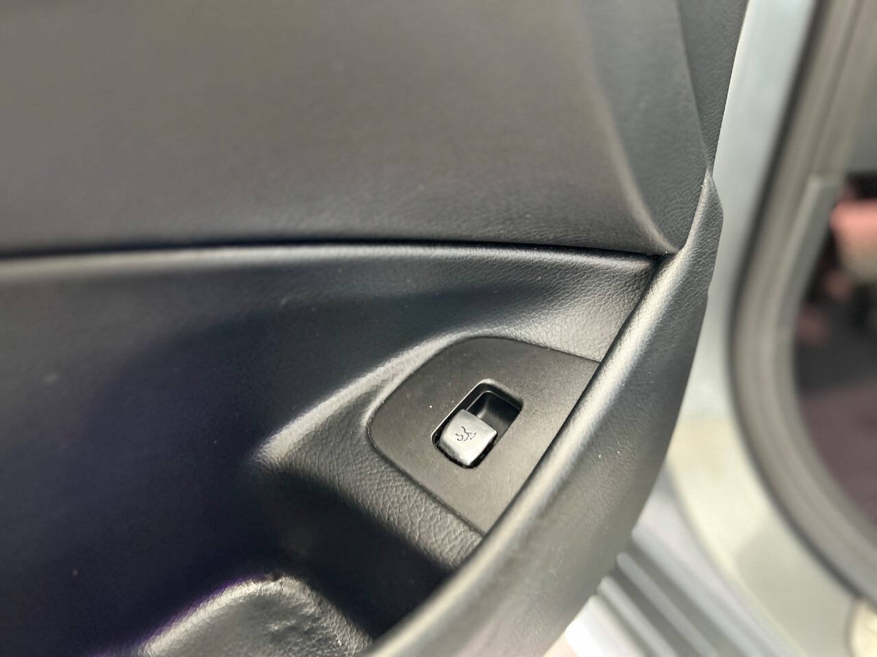 Used 2017 Mercedes-Benz E 300 4MATIC image 34