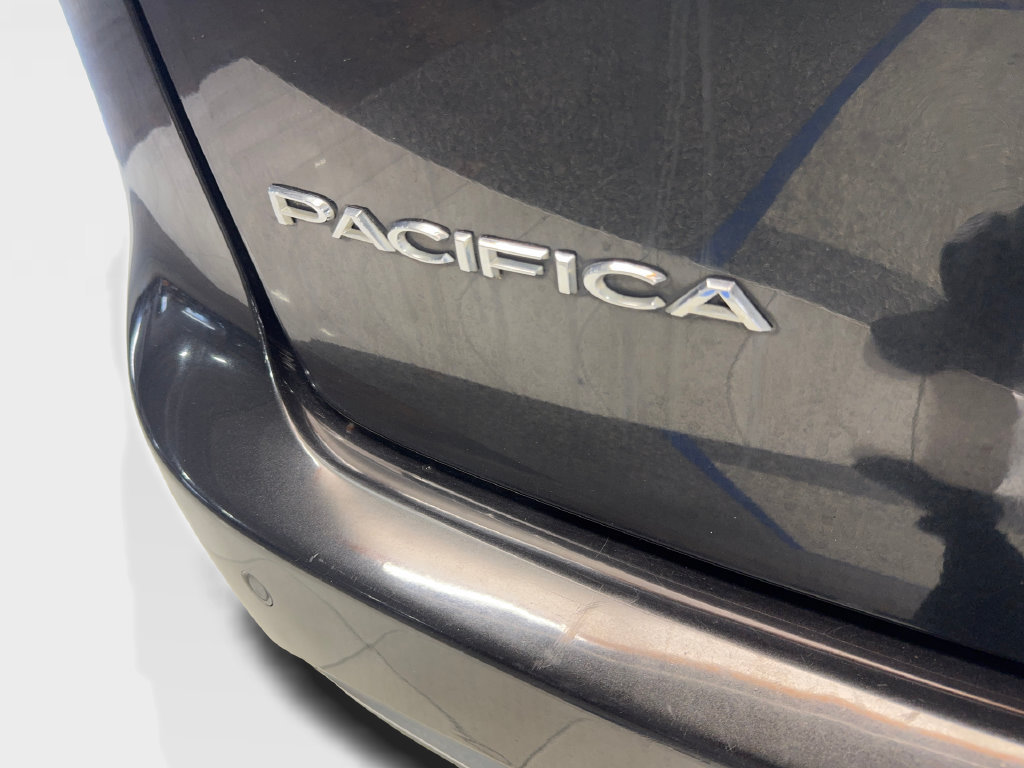 Used 2022 Chrysler Pacifica Limited FWD image 25