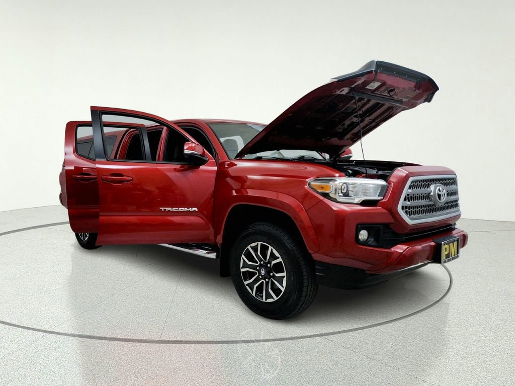 Used 2017 Toyota Tacoma TRD Sport AWD/4WD image 11