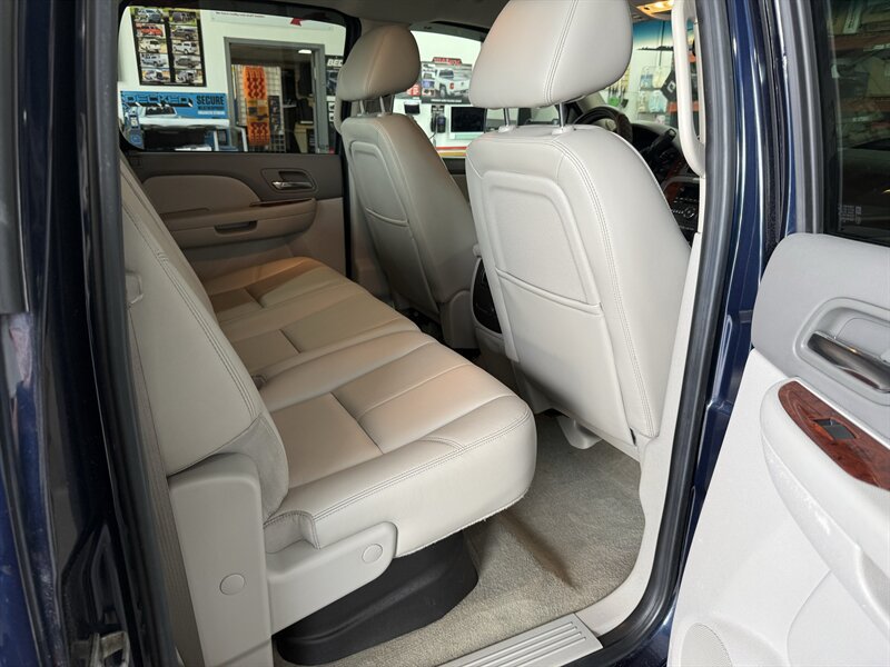 Used 2010 Chevrolet Silverado 2500 LTZ w/ Convenience Package AWD/4WD image 14