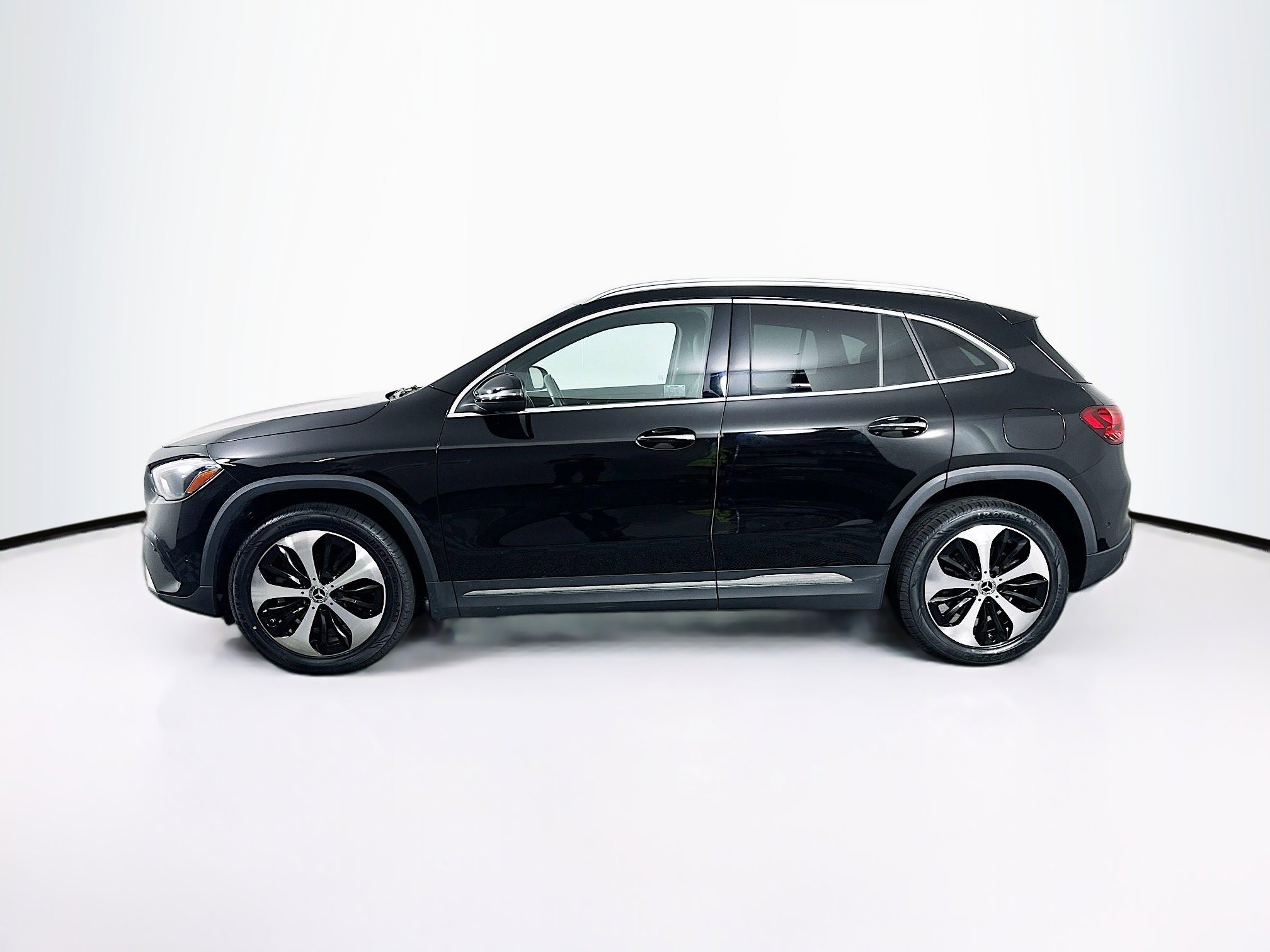 Used 2025 Mercedes-Benz GLA 250 4MATIC image 4