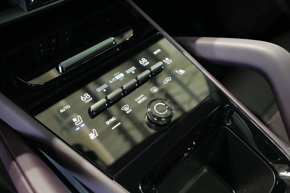 New 2025 Porsche Cayenne E-Hybrid AWD/4WD image 24