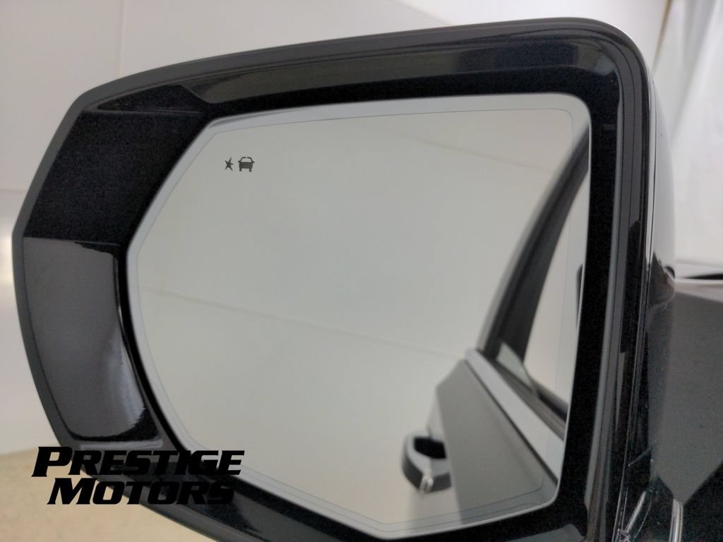 Used 2023 GMC Yukon Denali Ultimate AWD/4WD image 16